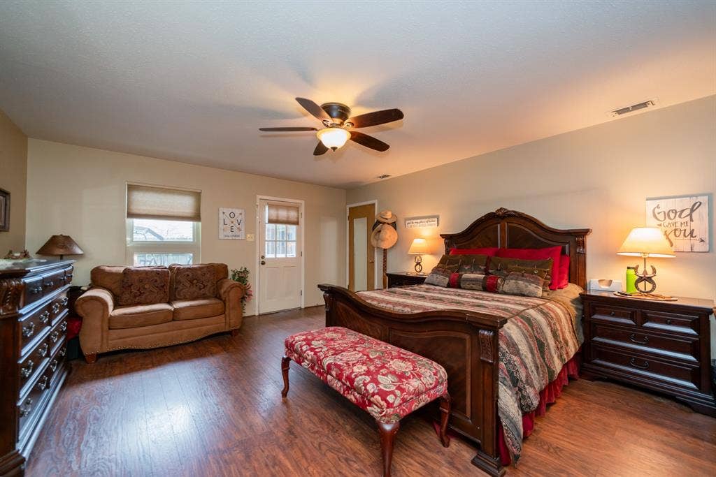 1413 S Main Street S, Lindale, TX 75771 1413 S Main Street S, Lindale, TX 75771