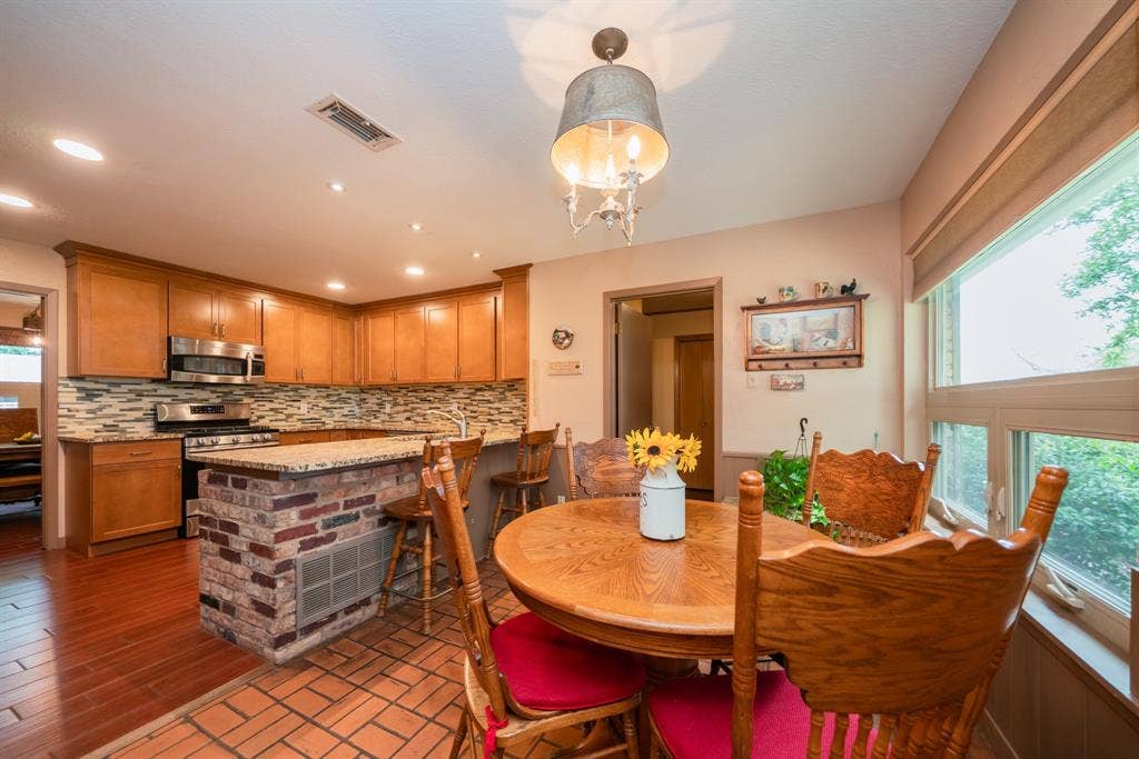 1413 S Main Street S, Lindale, TX 75771 1413 S Main Street S, Lindale, TX 75771