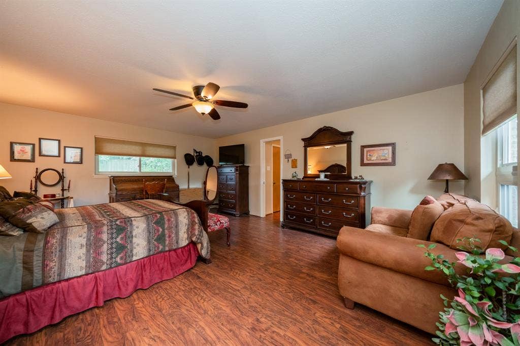 1413 S Main Street S, Lindale, TX 75771 1413 S Main Street S, Lindale, TX 75771