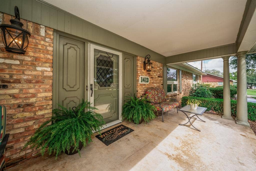 1413 S Main Street S, Lindale, TX 75771 1413 S Main Street S, Lindale, TX 75771