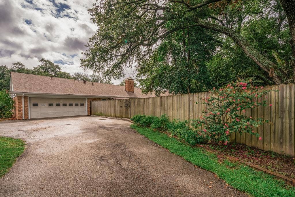 1413 S Main Street S, Lindale, TX 75771 1413 S Main Street S, Lindale, TX 75771