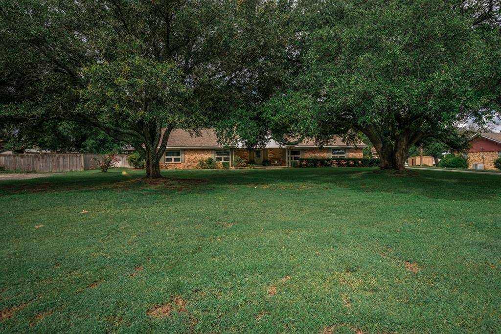 1413 S Main Street S, Lindale, TX 75771 1413 S Main Street S, Lindale, TX 75771