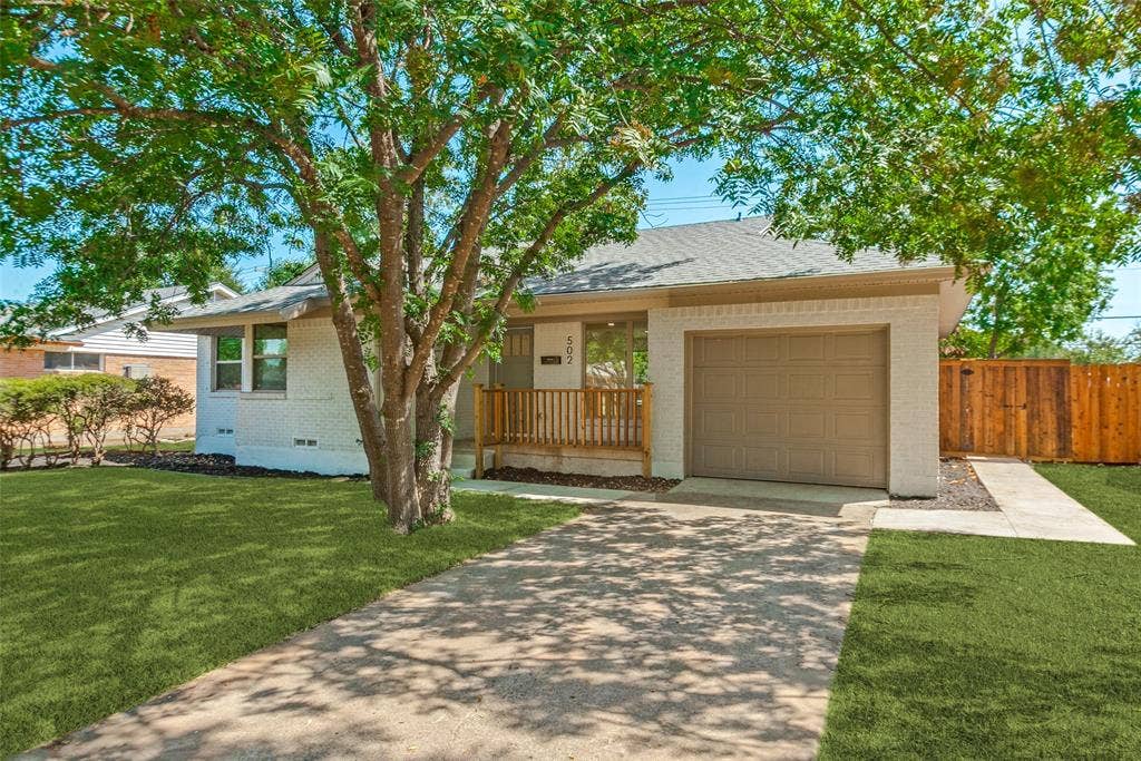 502 Rorary Drive, Richardson, TX 75081 9' wide garage door