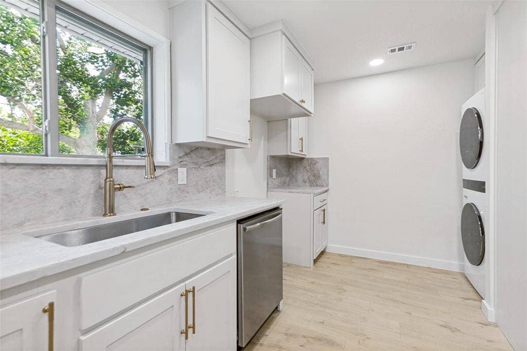 502 Rorary Drive, Richardson, TX 75081 Brand new stackable LG W/D and new dishwasher