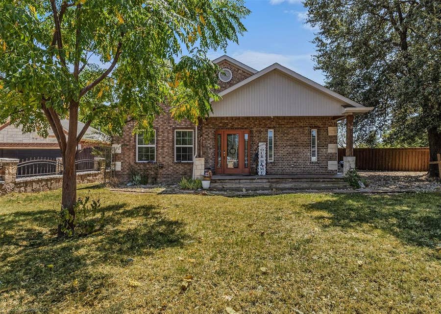 Property photo for 2640 Morgan Drive, Dallas, TX