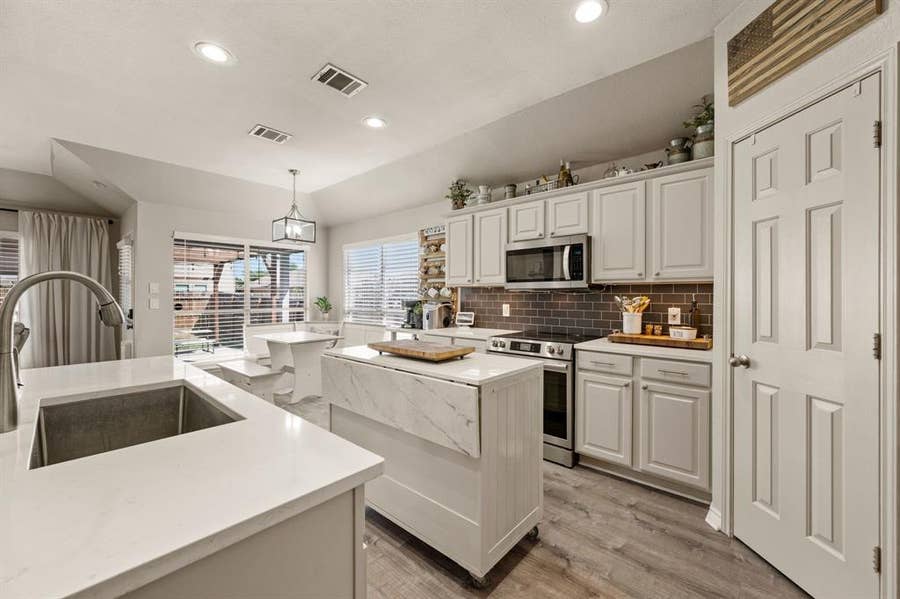 Property photo for 628 Poncho Lane, Fort Worth, TX