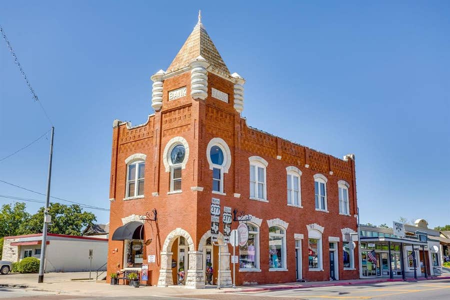 Property photo for 101 W Pearl Street, Granbury, TX