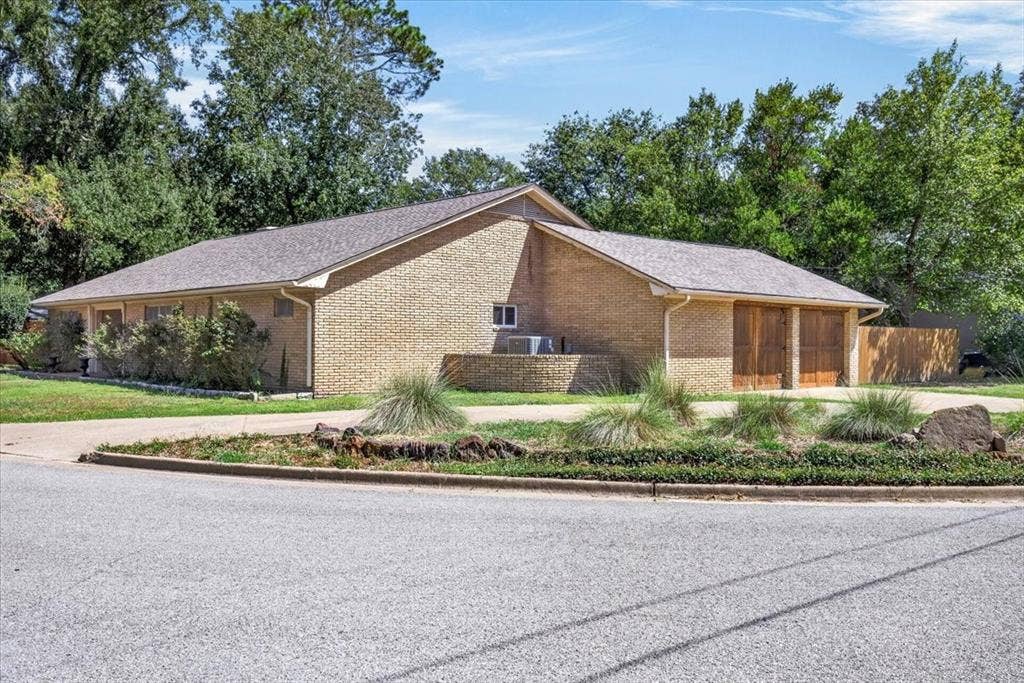 726 Mulberry Drive, Athens, TX 75751 726 Mulberry Drive, Athens, TX 75751