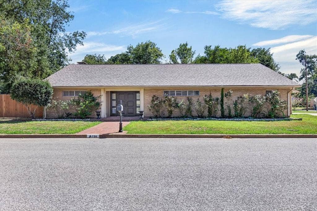 726 Mulberry Drive, Athens, TX 75751 726 Mulberry Drive, Athens, TX 75751