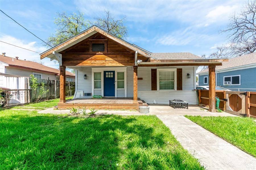 Property photo for 719 Melba Street, Dallas, TX