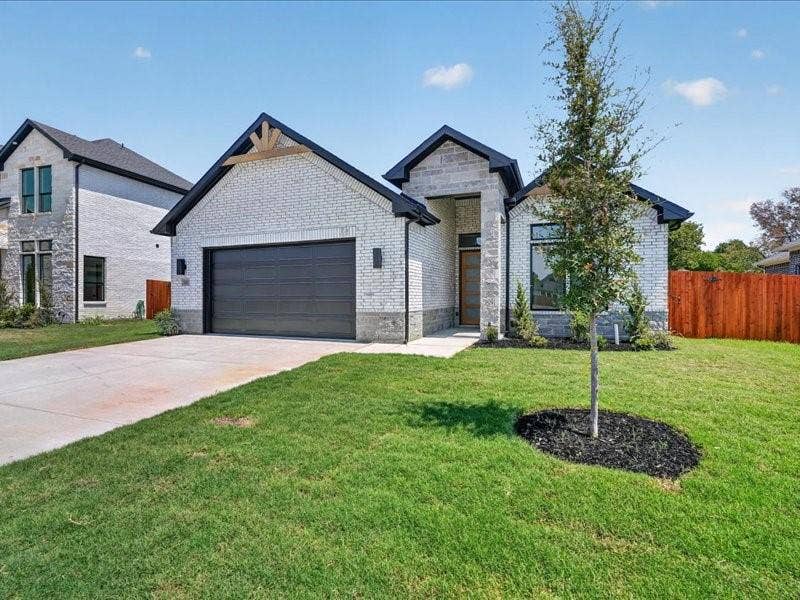 Property photo for 118 Emma Street, Red Oak, TX