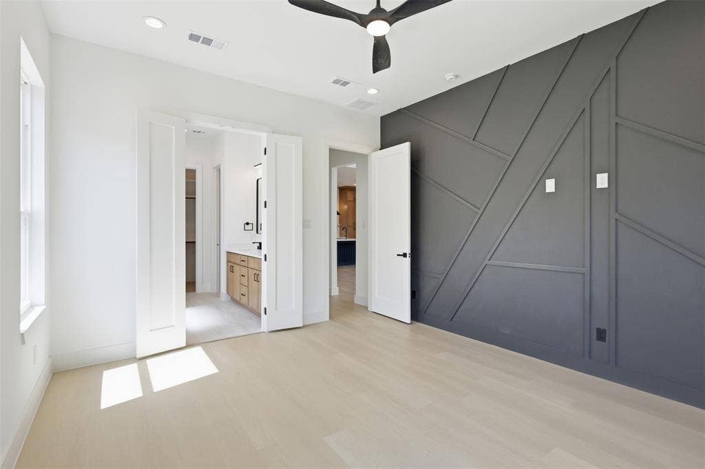 1414 Doyle Avenue, Dallas, TX 75203 Accent wall