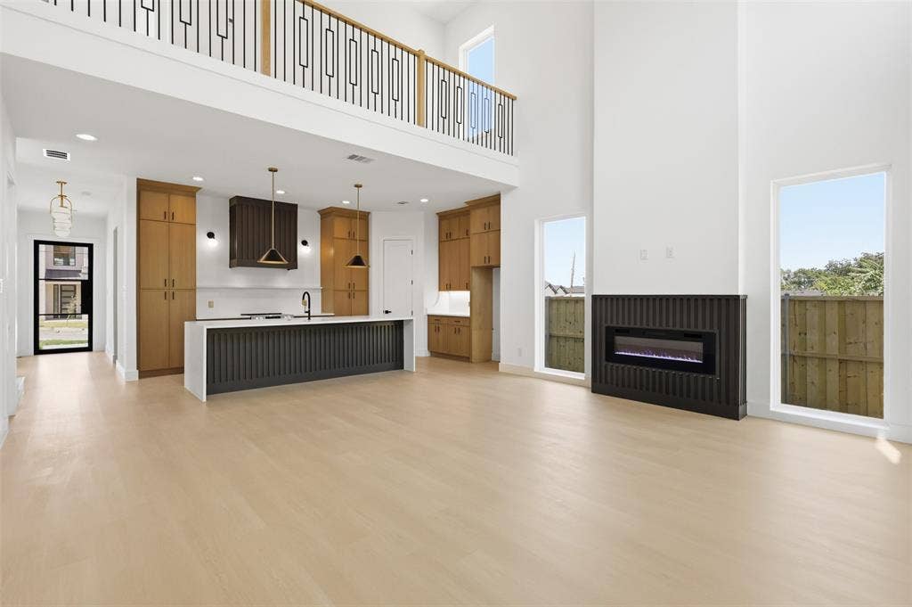 1414 Doyle Avenue, Dallas, TX 75203 Open concept living space