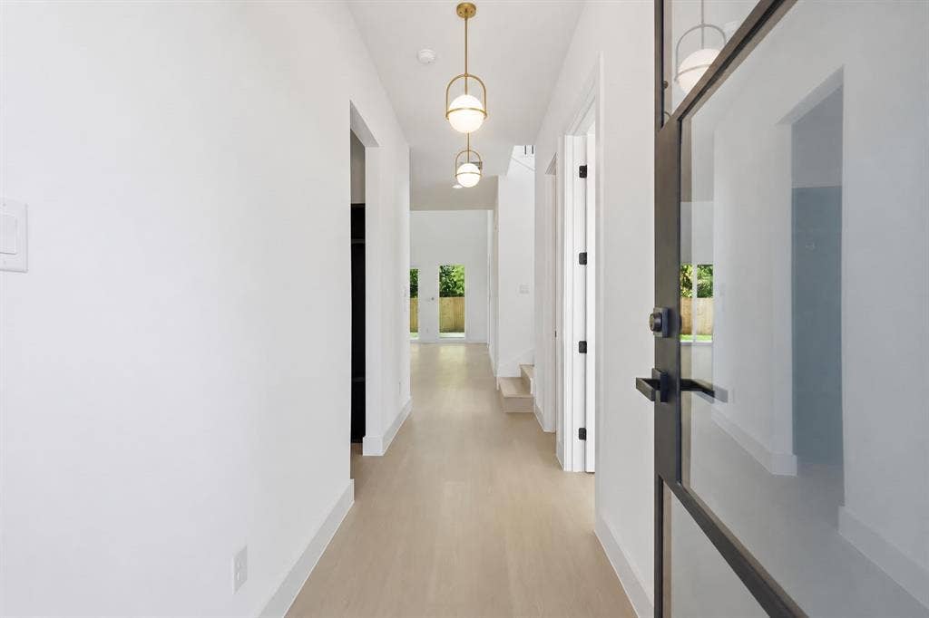 1414 Doyle Avenue, Dallas, TX 75203 Foyer