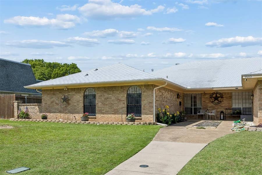 Property photo for 2903 Country Place Court, Carrollton, TX