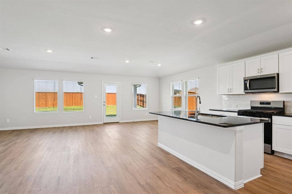 1581 Coldwater Way, Crandall, TX 75114 Photo is not of the actual home, but is an inspirational photo of builder’s model home and may depict options, furnishings, and/or decorator features that are not included.