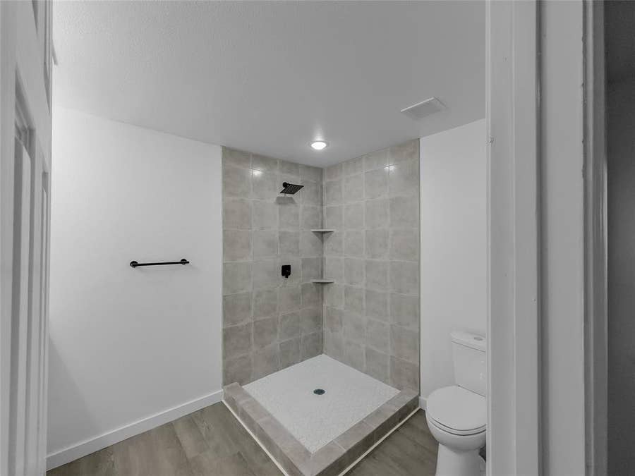 Property photo for 1411 Swiss Street, Arlington, TX