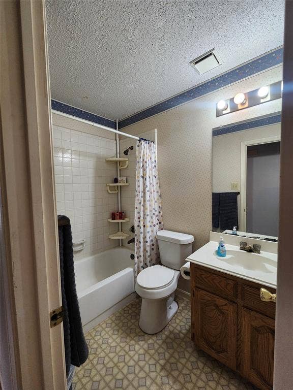 1629 Tuley Street, Cedar Hill, TX 75104 Guest bathroom