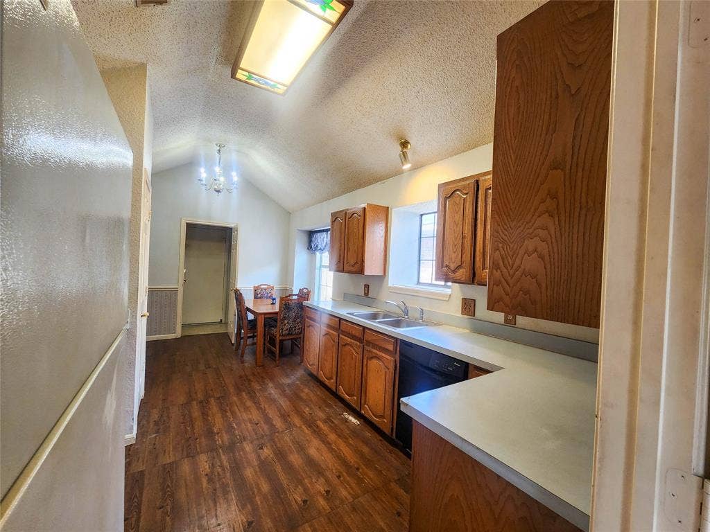 1629 Tuley Street, Cedar Hill, TX 75104 Kitchen
