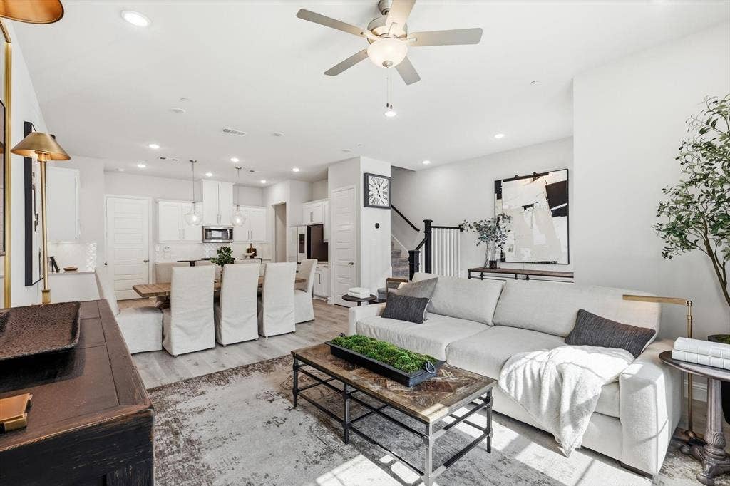 12952 Wymeth Drive, Farmers Branch, TX 75234 Open-concept and ample living space with abundant natural light