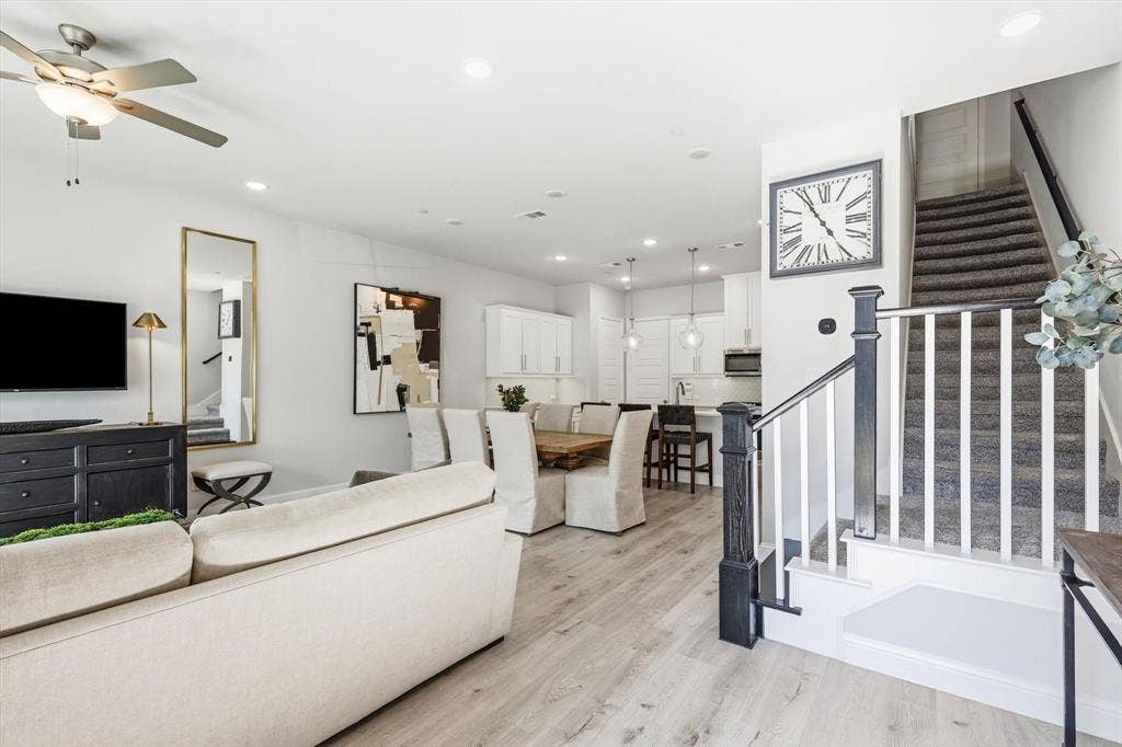 12952 Wymeth Drive, Farmers Branch, TX 75234 Open-concept and ample living space with abundant natural light