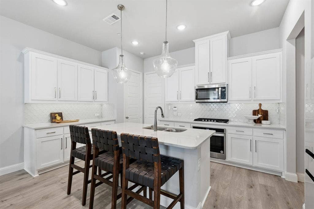 12952 Wymeth Drive, Farmers Branch, TX 75234 Spacious kitchen with island and butlers pantry