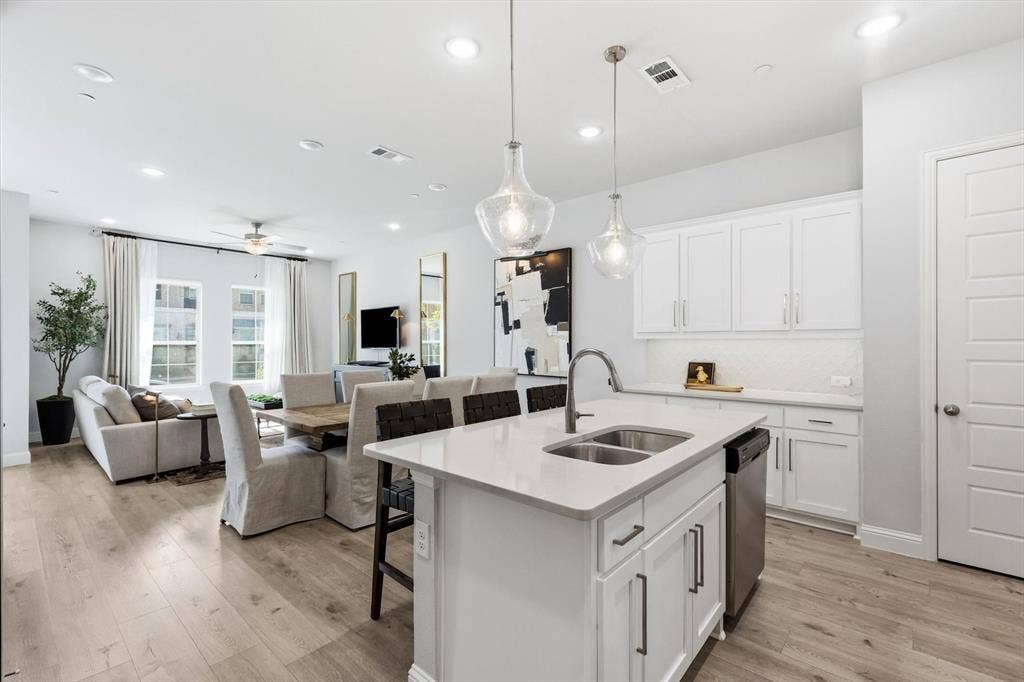 12952 Wymeth Drive, Farmers Branch, TX 75234 Open-concept living