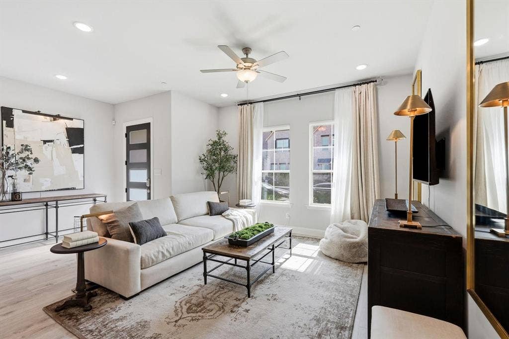 12952 Wymeth Drive, Farmers Branch, TX 75234 Ample living space with abundant natural light