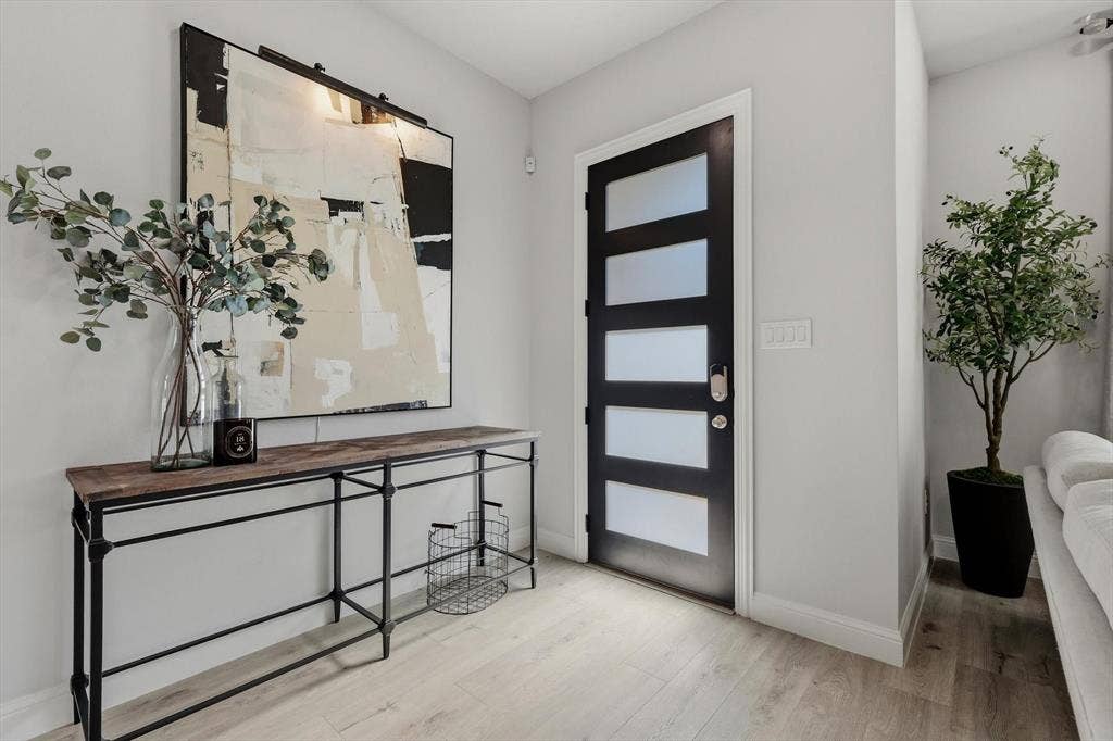 12952 Wymeth Drive, Farmers Branch, TX 75234 Entryway featuring a modern frosted glass door.