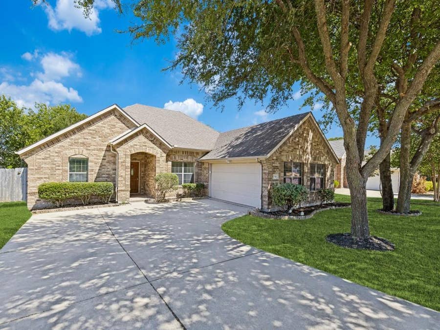 Property photo for 504 Hidden Meadow Court, DeSoto, TX