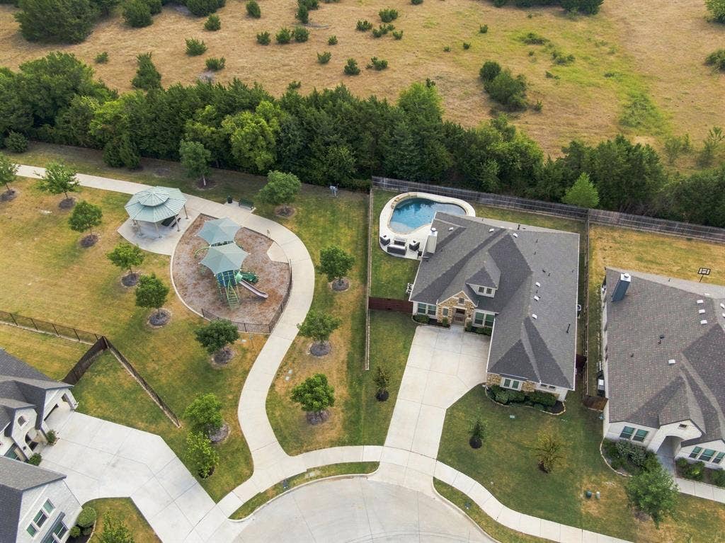 This property brings the conveniences of outdoor play