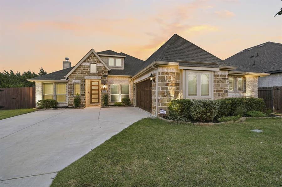 Property photo for 1738 Summer Lane, Midlothian, TX