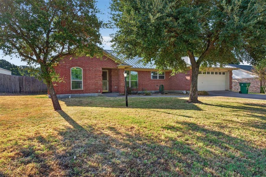 Property photo for 304 Edgehill Road, Joshua, TX
