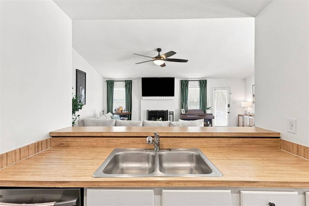 101 Clove Lane, Euless, TX 76039 101 Clove Lane, Euless, TX 76039