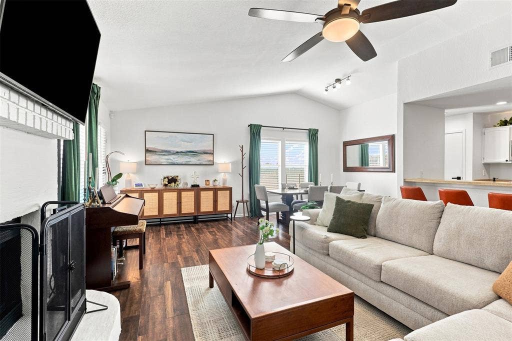 101 Clove Lane, Euless, TX 76039 101 Clove Lane, Euless, TX 76039