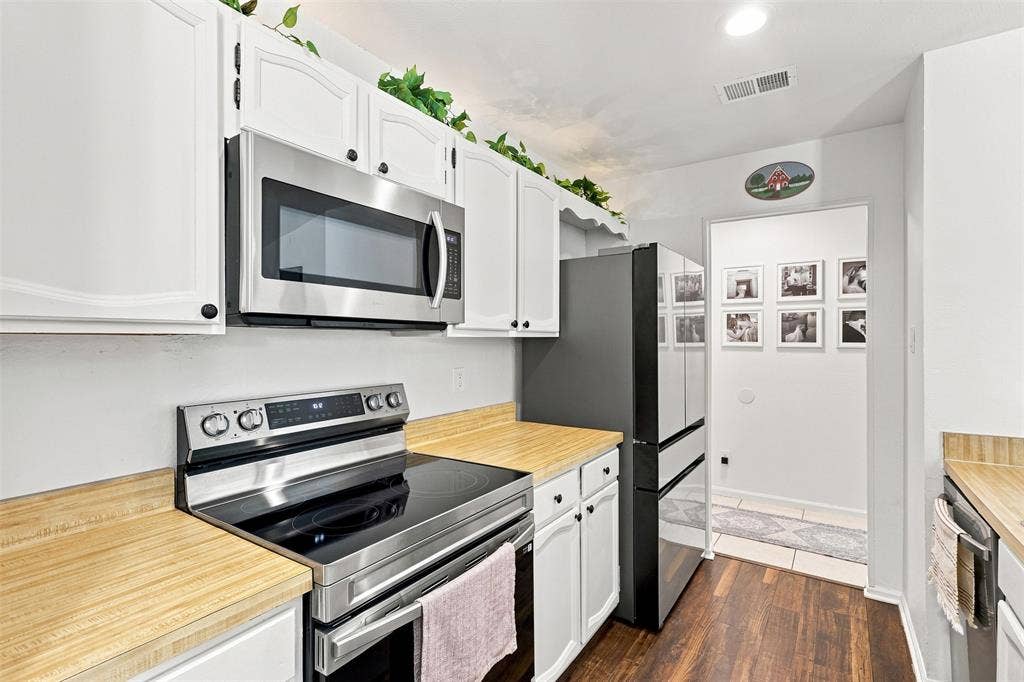 101 Clove Lane, Euless, TX 76039 101 Clove Lane, Euless, TX 76039