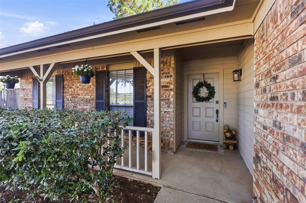 101 Clove Lane, Euless, TX 76039 101 Clove Lane, Euless, TX 76039