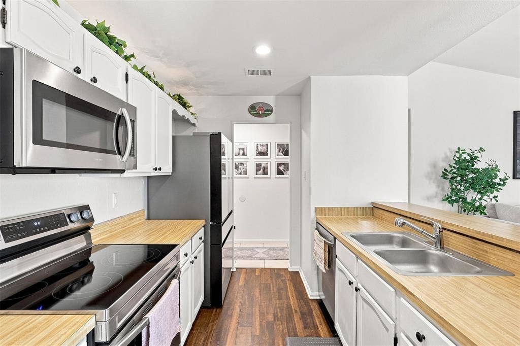 101 Clove Lane, Euless, TX 76039 101 Clove Lane, Euless, TX 76039