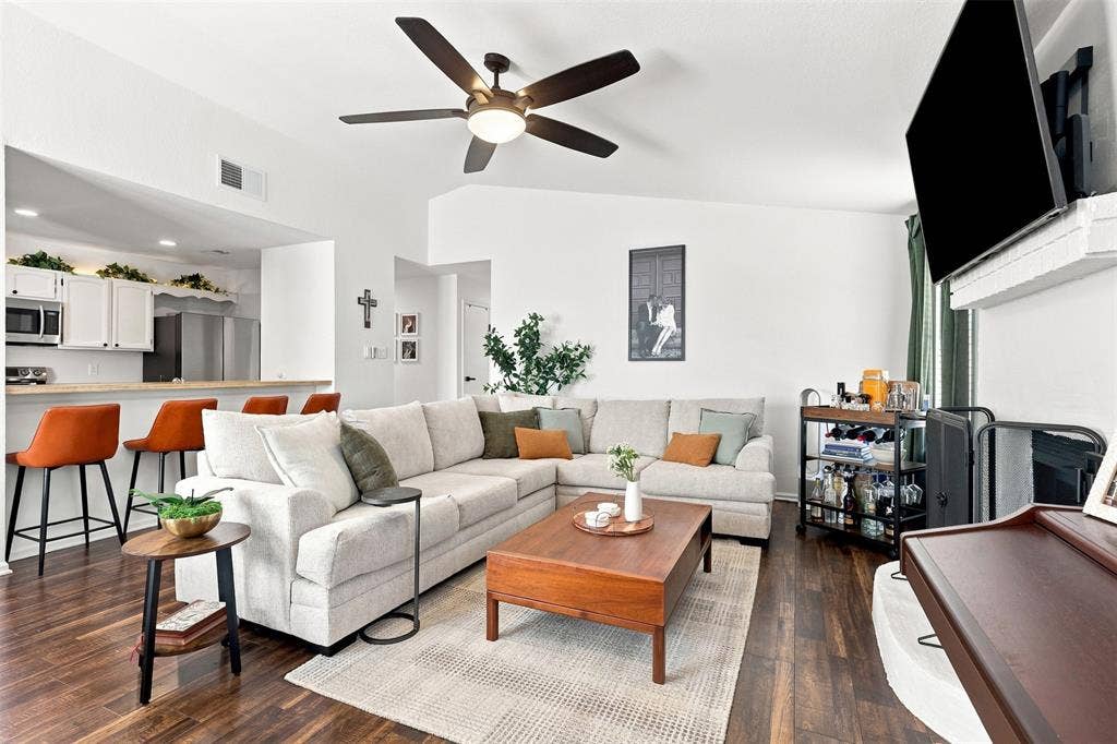 101 Clove Lane, Euless, TX 76039 101 Clove Lane, Euless, TX 76039