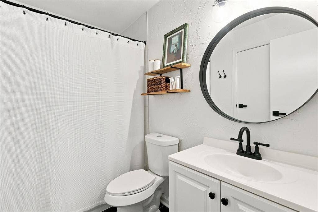 101 Clove Lane, Euless, TX 76039 101 Clove Lane, Euless, TX 76039