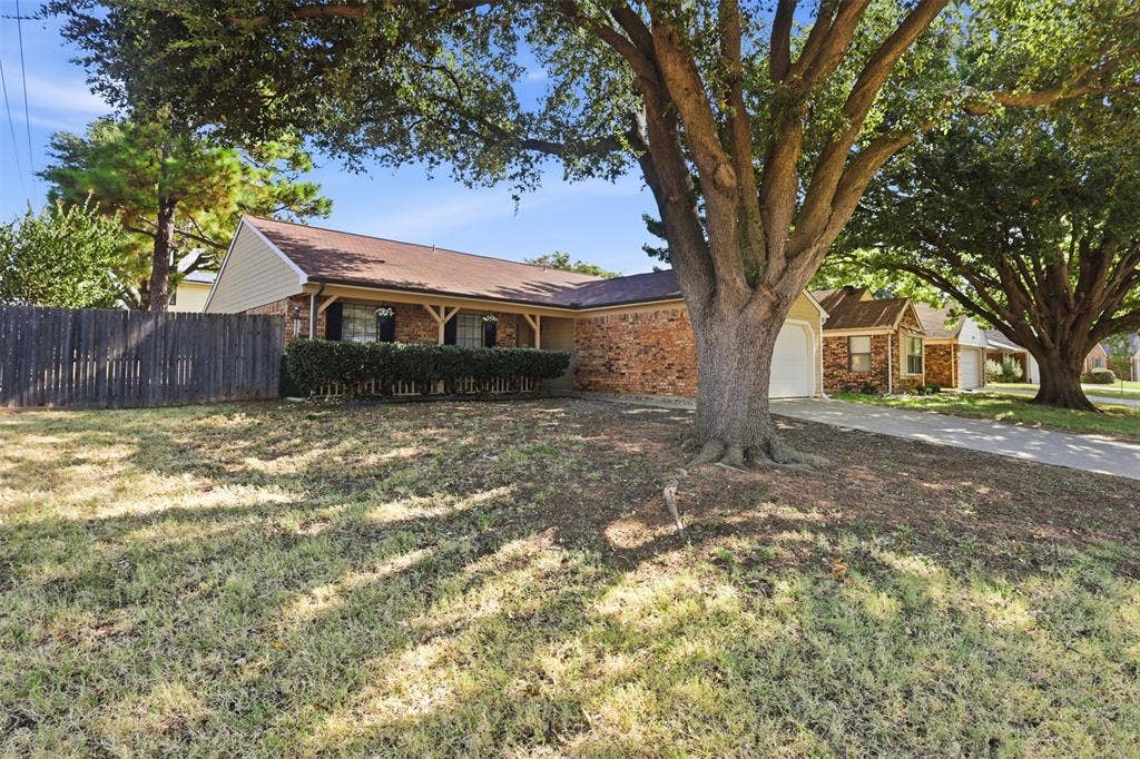 101 Clove Lane, Euless, TX 76039 101 Clove Lane, Euless, TX 76039