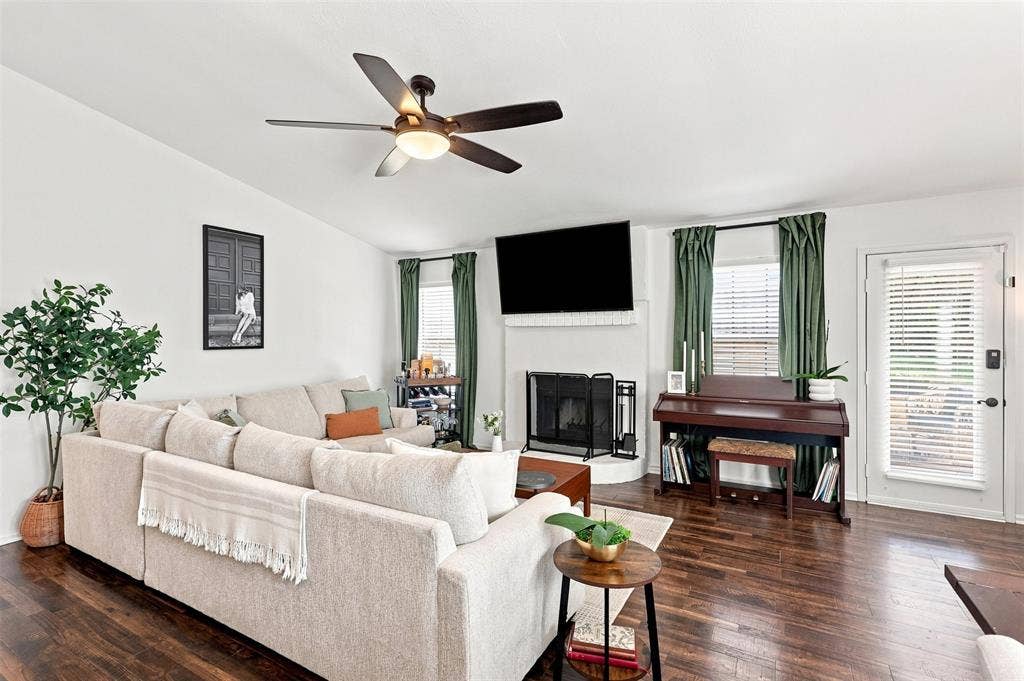 101 Clove Lane, Euless, TX 76039 101 Clove Lane, Euless, TX 76039