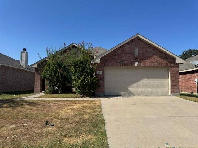 Property photo for 412 Marble Creek Drive, Fort Worth, TX