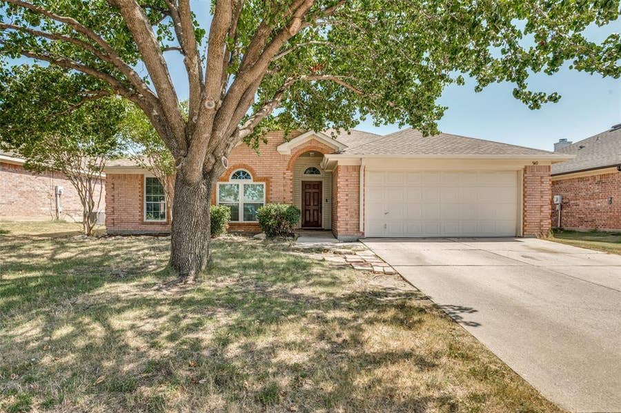 Property photo for 540 Cambridge Drive, Saginaw, TX