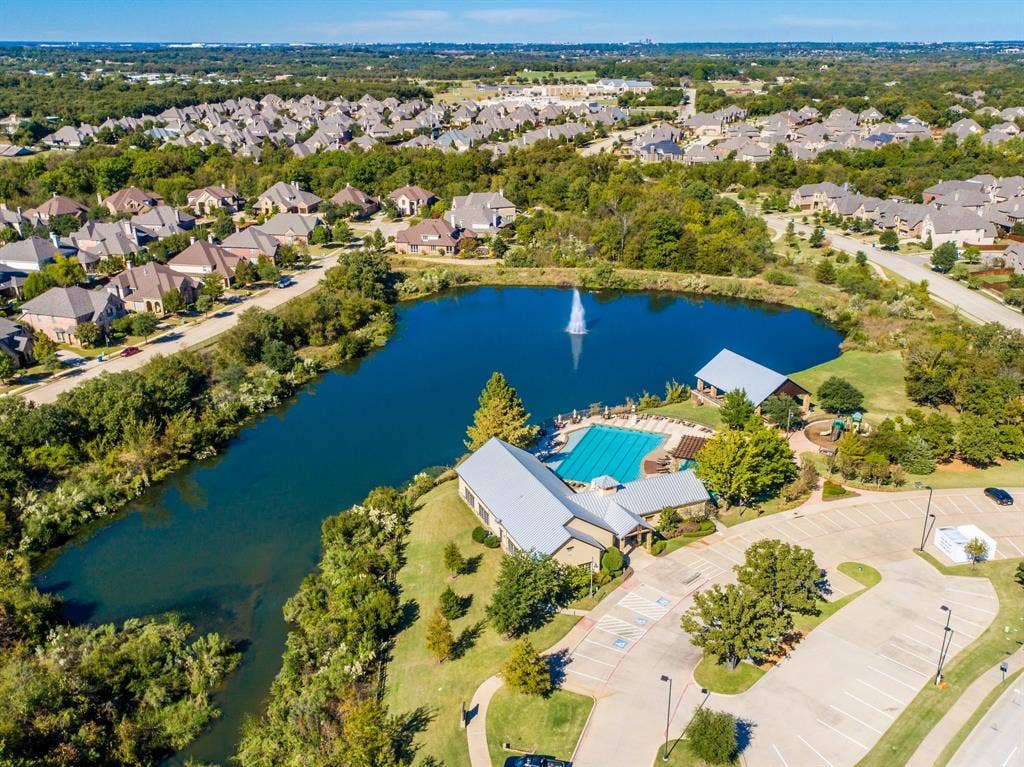 Fishing Ponds, Pools, so many amenities