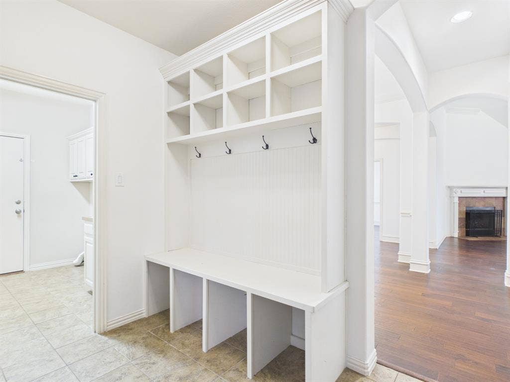 Laundry and mud space gives tons of storage