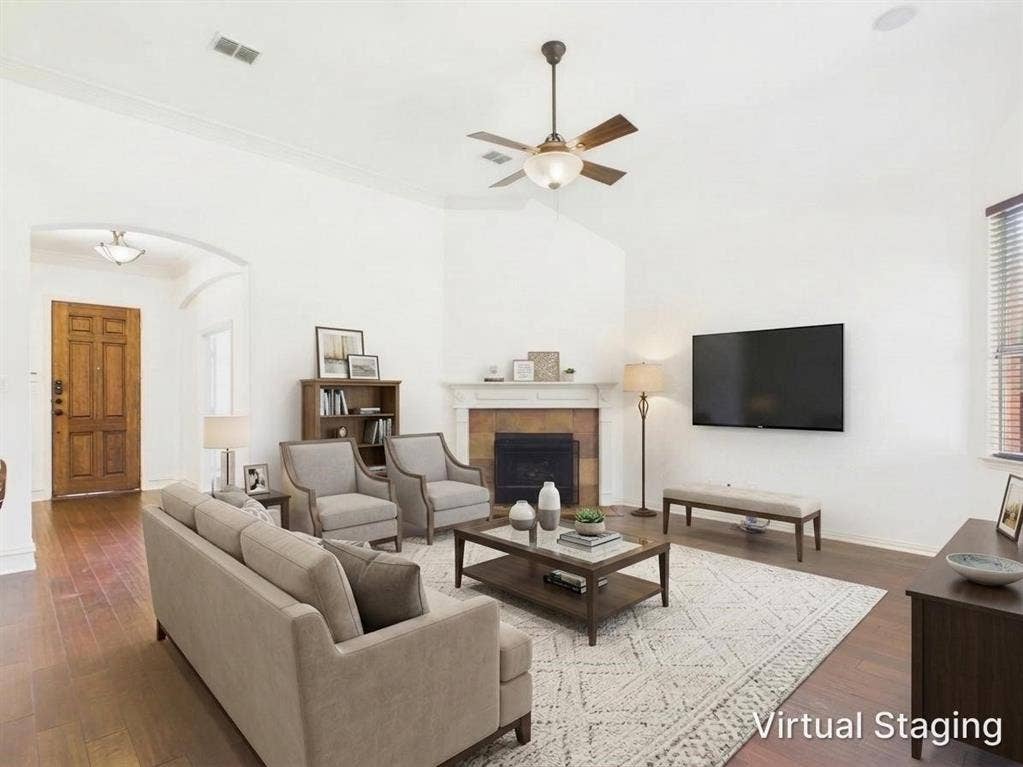 Large living room with Gas fireplace