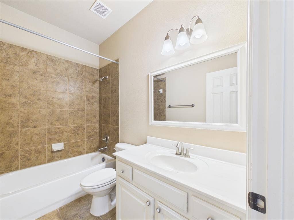 Upstairs full bath