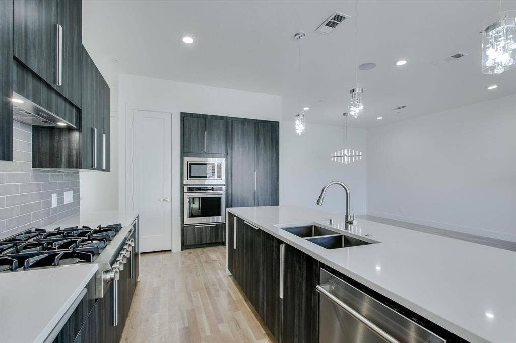 708 W 9th Street, #103, Dallas, TX 75208 708 W 9th Street, #103, Dallas, TX 75208