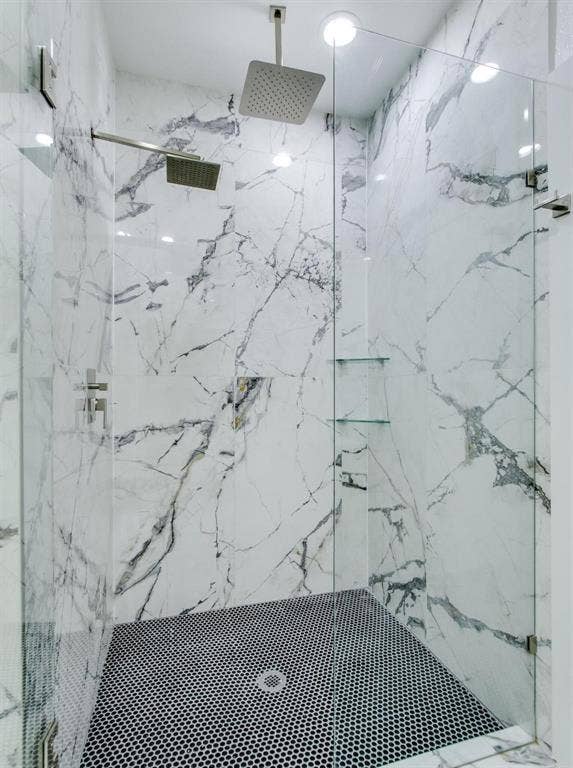 708 W 9th Street, #103, Dallas, TX 75208 Primary Bath